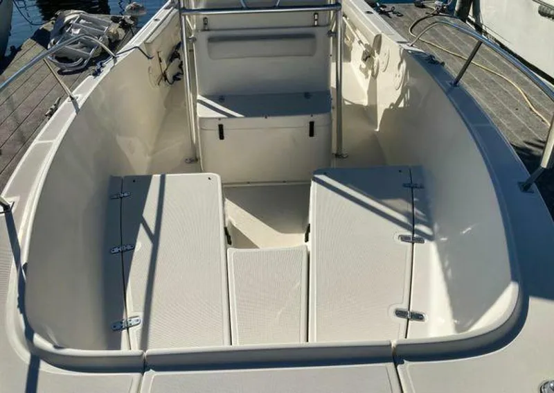 Slide: The Image of Pursuit 2470 Center Console 2003 - 5297567