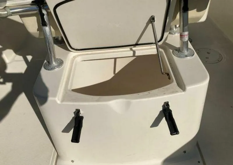 Slide: The Image of Pursuit 2470 Center Console 2003 - 5297570