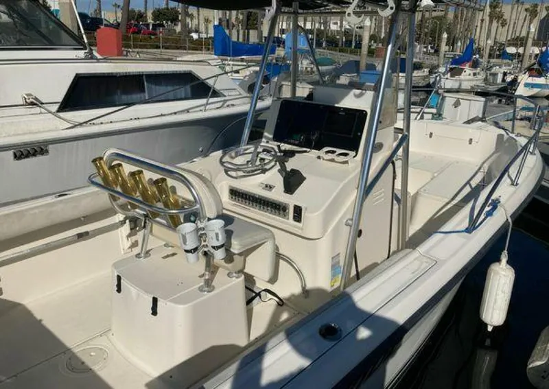 Slide: The Image of Pursuit 2470 Center Console 2003 - 5297560