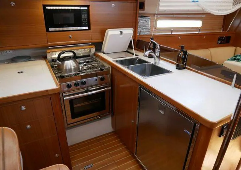 Slide: The Image of Catalina 425 2019 - 5297882