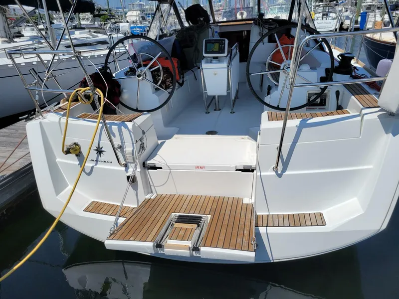 Slide: The Image of Jeanneau 379 2016 - 5300656