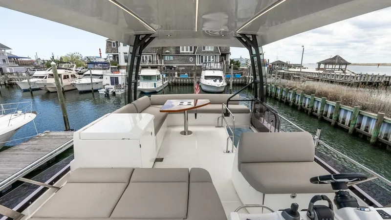 Slide: The Image of Prestige 460 Fly 2022 - 5301489