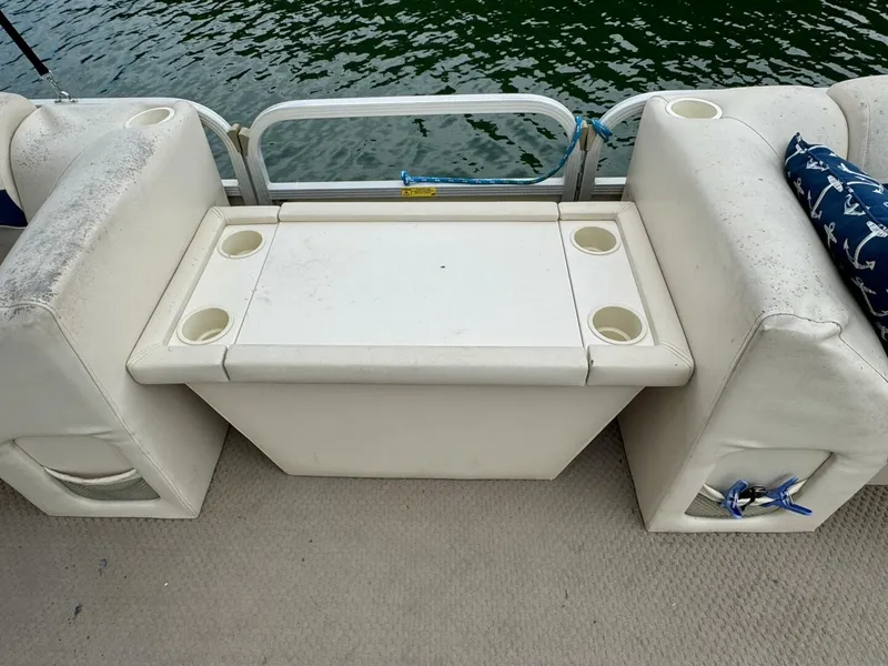 Slide: The Image of Bennington 257L Pontoon Boat 2002 - 5302142