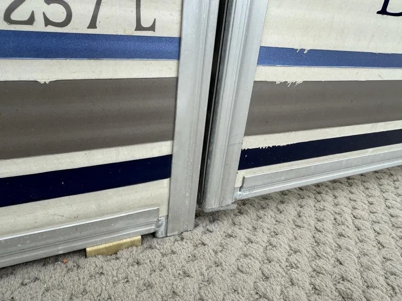 Slide: The Image of Bennington 257L Pontoon Boat 2002 - 5302257