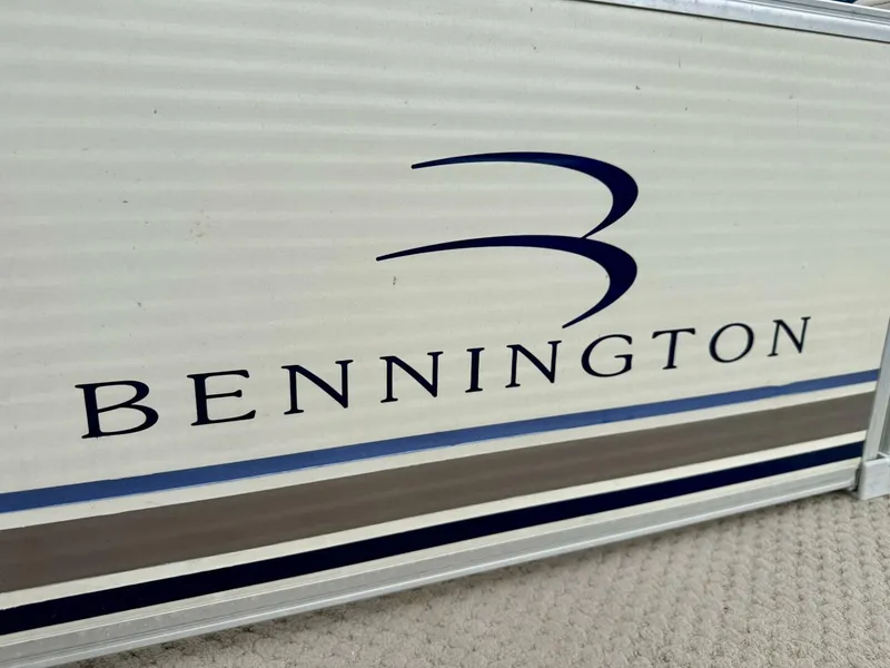 Slide: The Image of Bennington 257L Pontoon Boat 2002 - 5302279