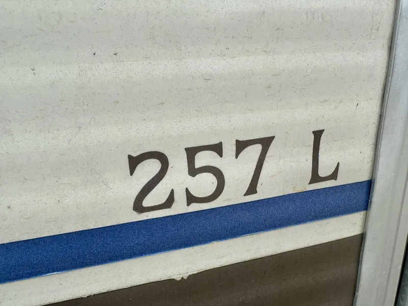 Slide: The Image of Bennington 257L Pontoon Boat 2002 - 5302281