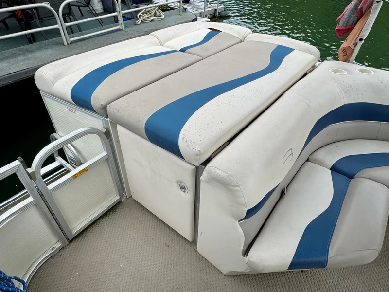 Slide: The Image of Bennington 257L Pontoon Boat 2002 - 5302152