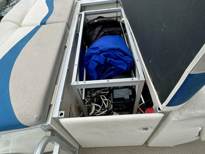 Slide: The Image of Bennington 257L Pontoon Boat 2002 - 5302153