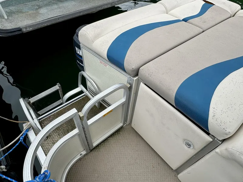 Slide: The Image of Bennington 257L Pontoon Boat 2002 - 5302156