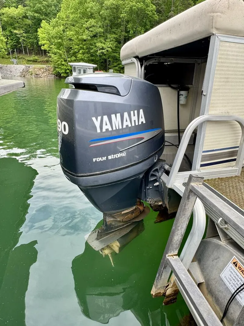 Slide: The Image of Bennington 257L Pontoon Boat 2002 - 5302158