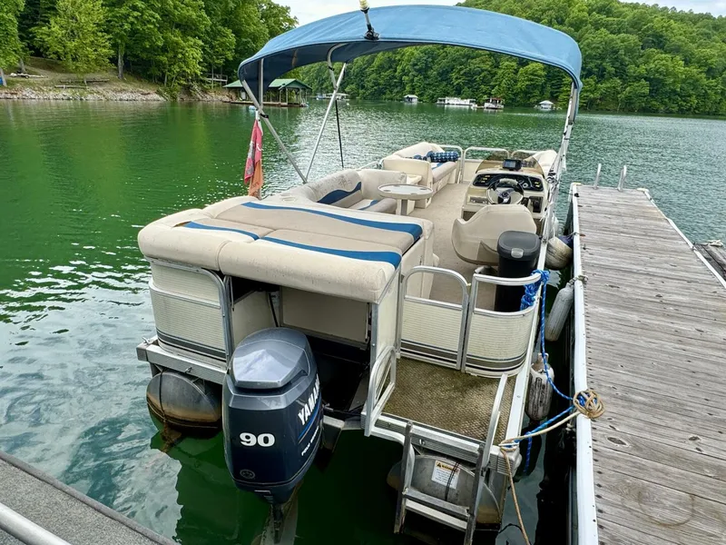 Slide: The Image of Bennington 257L Pontoon Boat 2002 - 5302160