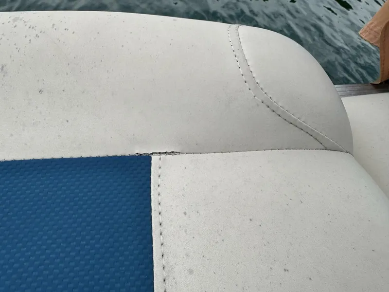 Slide: The Image of Bennington 257L Pontoon Boat 2002 - 5302163