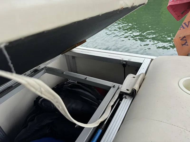 Slide: The Image of Bennington 257L Pontoon Boat 2002 - 5302164