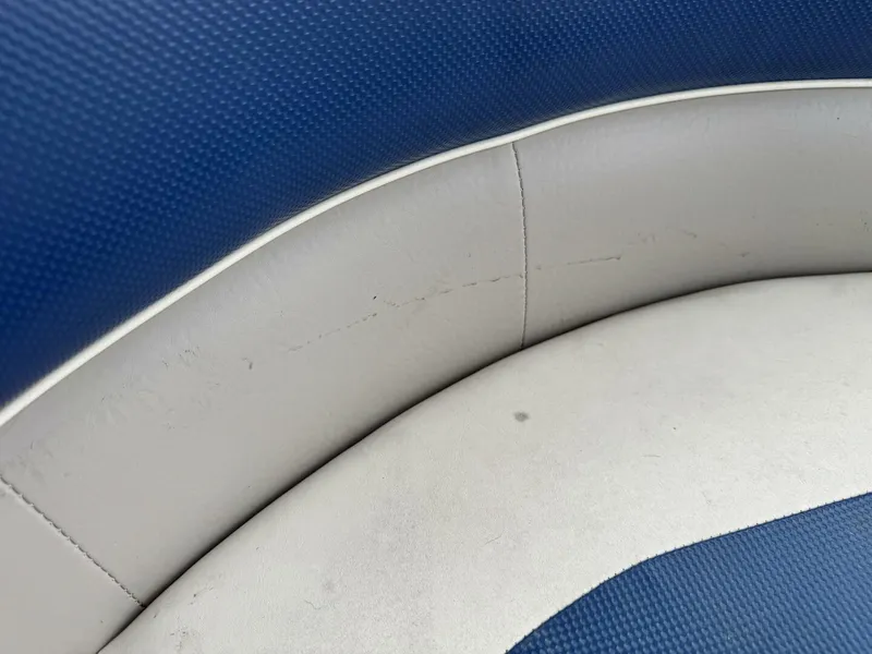 Slide: The Image of Bennington 257L Pontoon Boat 2002 - 5302167