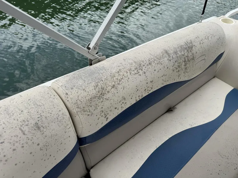 Slide: The Image of Bennington 257L Pontoon Boat 2002 - 5302168