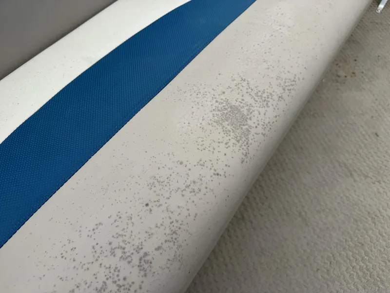 Slide: The Image of Bennington 257L Pontoon Boat 2002 - 5302175