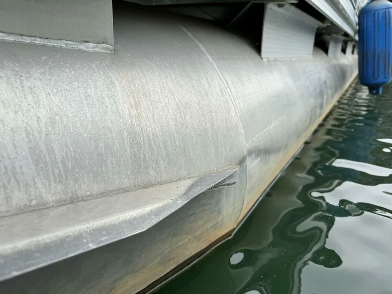 Slide: The Image of Bennington 257L Pontoon Boat 2002 - 5302191