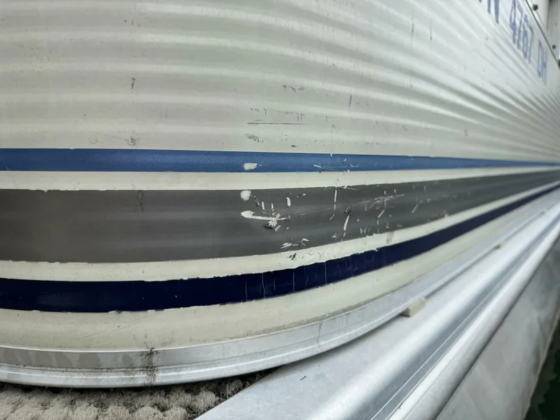 Slide: The Image of Bennington 257L Pontoon Boat 2002 - 5302192