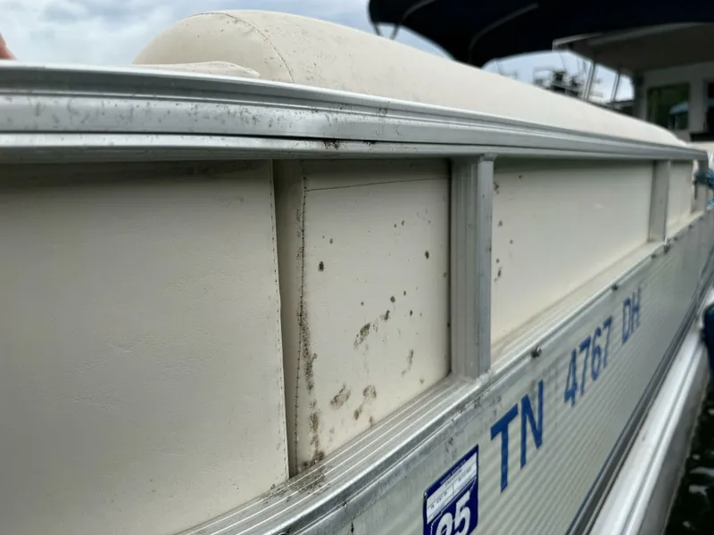 Slide: The Image of Bennington 257L Pontoon Boat 2002 - 5302193