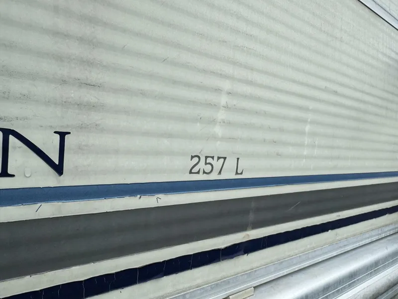 Slide: The Image of Bennington 257L Pontoon Boat 2002 - 5302203