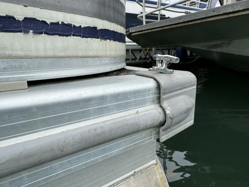 Slide: The Image of Bennington 257L Pontoon Boat 2002 - 5302207