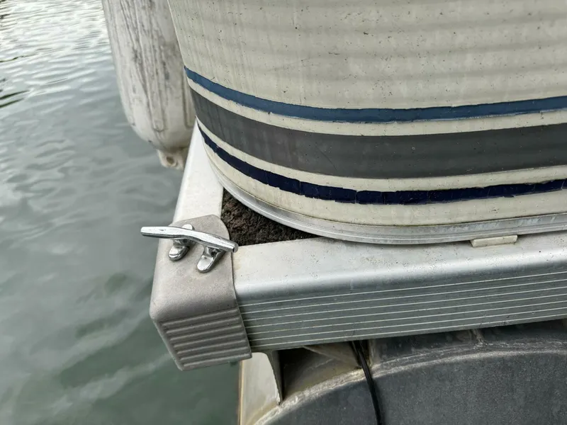 Slide: The Image of Bennington 257L Pontoon Boat 2002 - 5302208