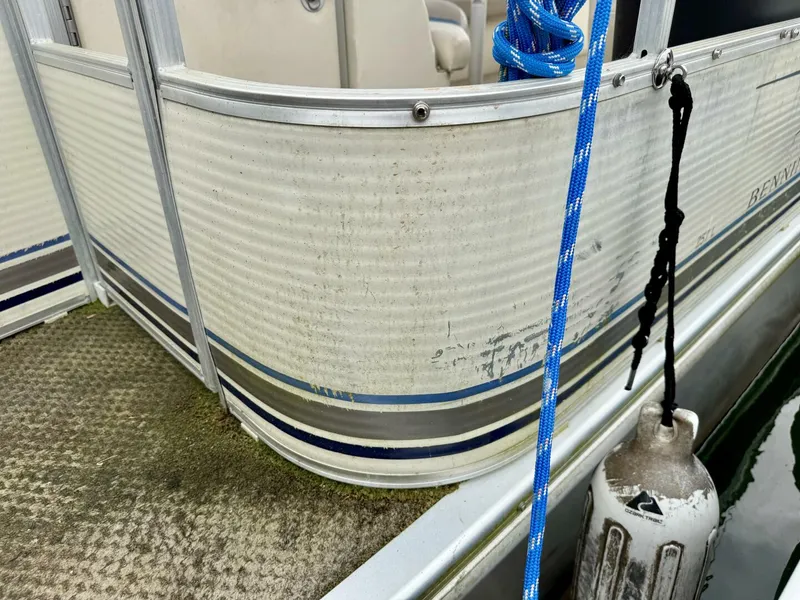 Slide: The Image of Bennington 257L Pontoon Boat 2002 - 5302211