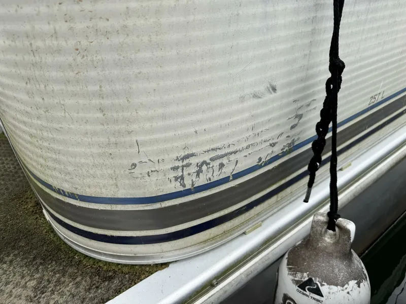 Slide: The Image of Bennington 257L Pontoon Boat 2002 - 5302212