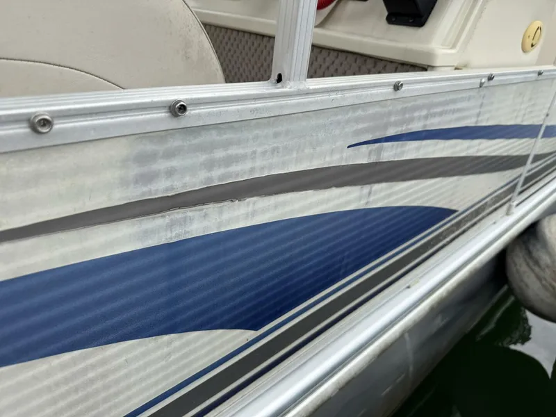 Slide: The Image of Bennington 257L Pontoon Boat 2002 - 5302216