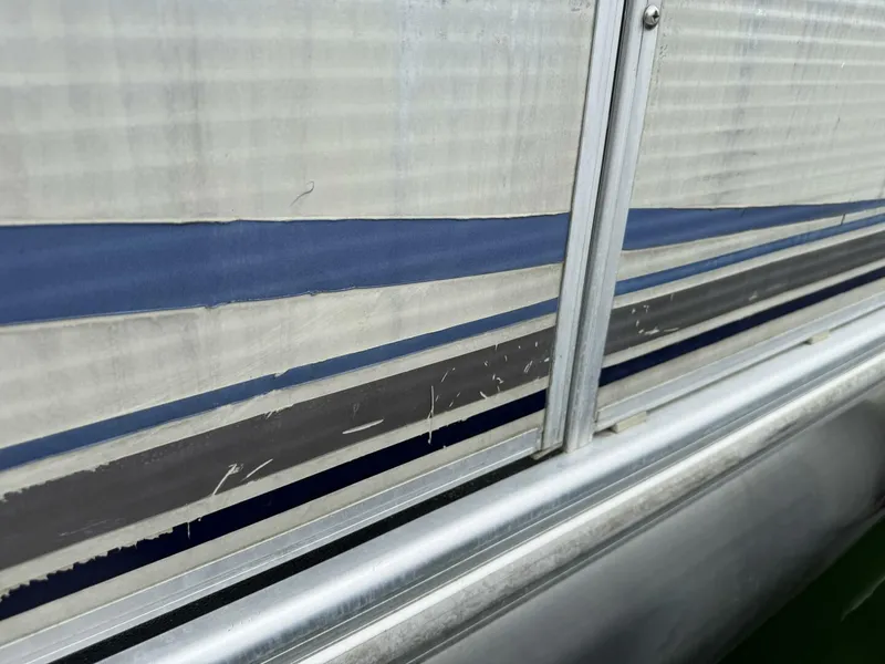 Slide: The Image of Bennington 257L Pontoon Boat 2002 - 5302228