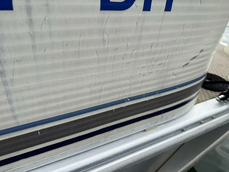 Slide: The Image of Bennington 257L Pontoon Boat 2002 - 5302241