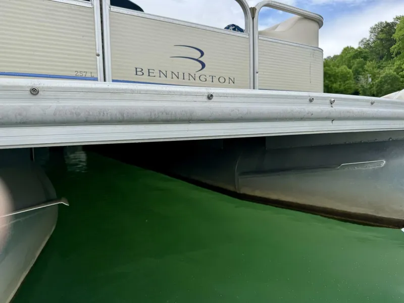Slide: The Image of Bennington 257L Pontoon Boat 2002 - 5302248