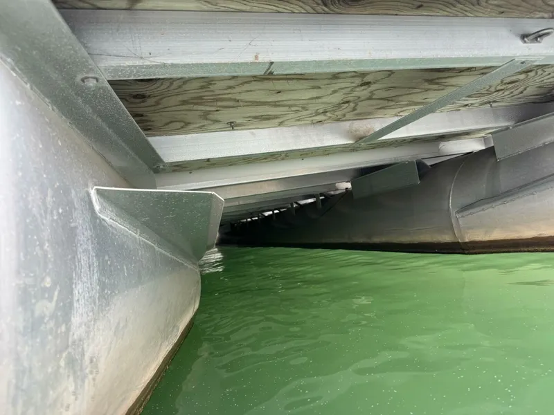 Slide: The Image of Bennington 257L Pontoon Boat 2002 - 5302251