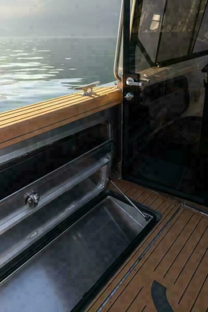 Slide: The Image of Ice Chest with Option of Fish box with pumpout - 5303998