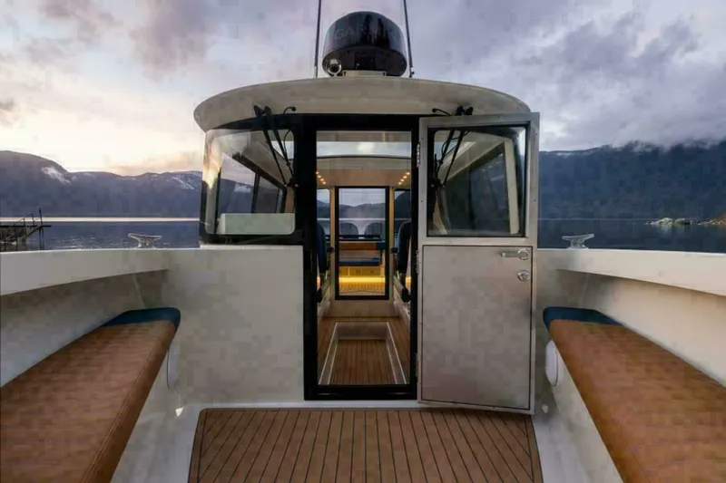 Slide: The Image of Standard Bench in Open Bow - 5304037