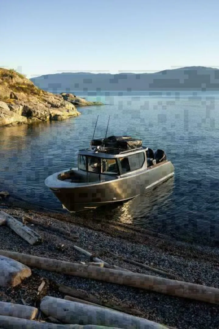 Slide: The Image of Beachable Aluminum Hull The Jasper Marine Defender 22 is made to be beach in multiple surfaces. - 5304385