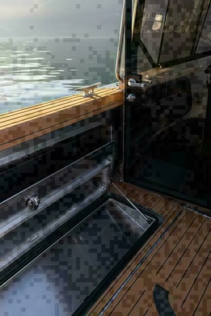 Slide: The Image of Ice Chest with Option of Fish box with pumpout - 5304532