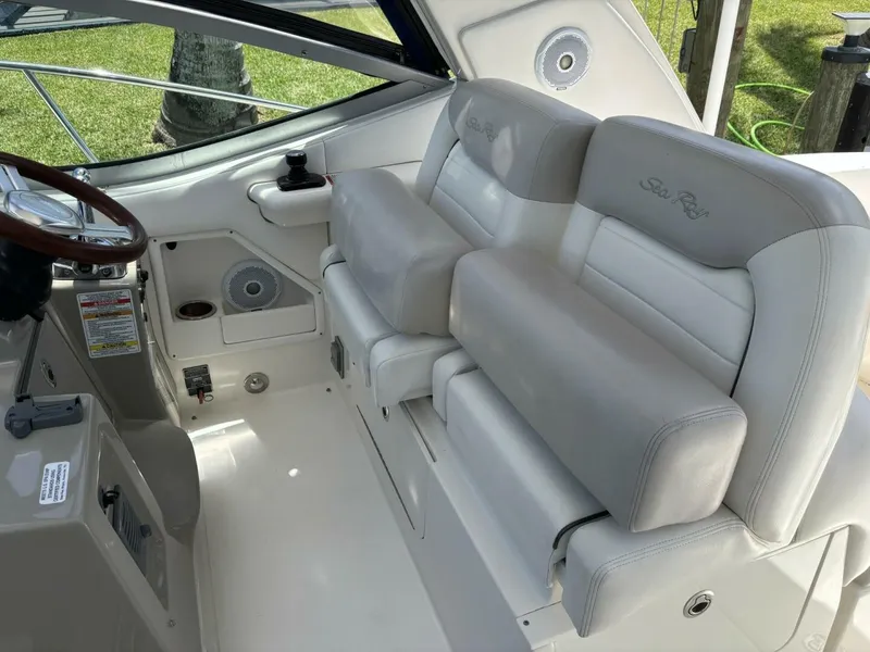 Slide: The Image of Sea Ray 350 Sundancer 2011 - 5304596