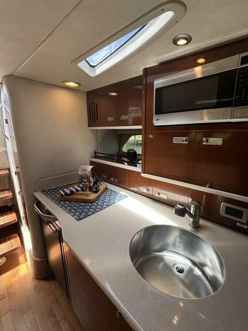 Slide: The Image of Sea Ray 350 Sundancer 2011 - 5304554