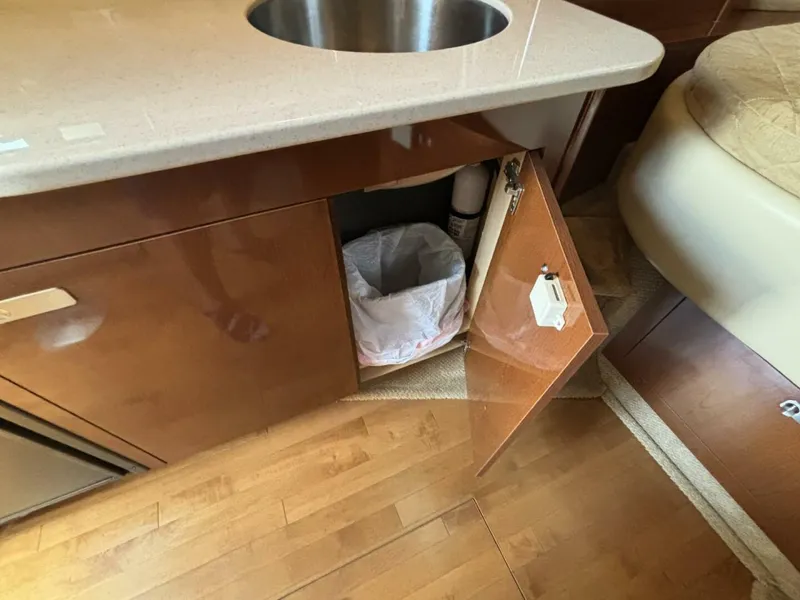 Slide: The Image of Sea Ray 350 Sundancer 2011 - 5304553