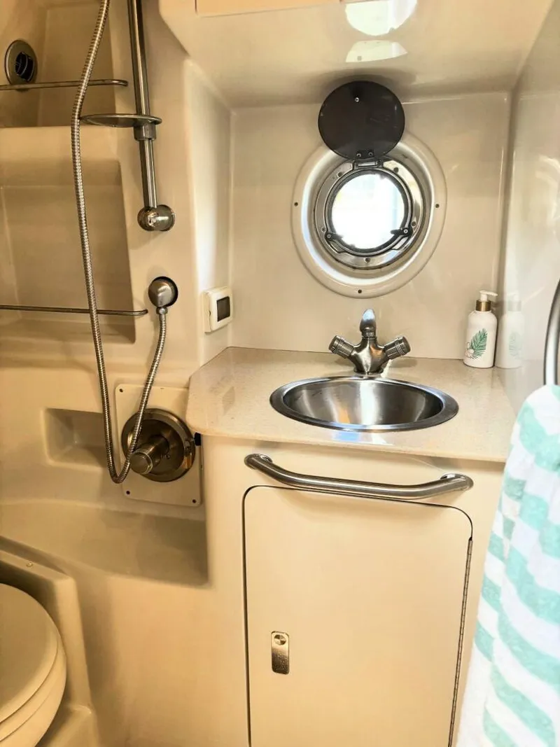 Slide: The Image of Sea Ray 350 Sundancer 2011 - 5304556