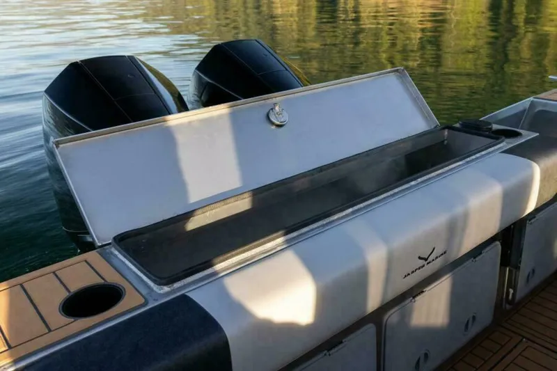 Slide: The Image of Ice cooler with option for live bait well - 5304787