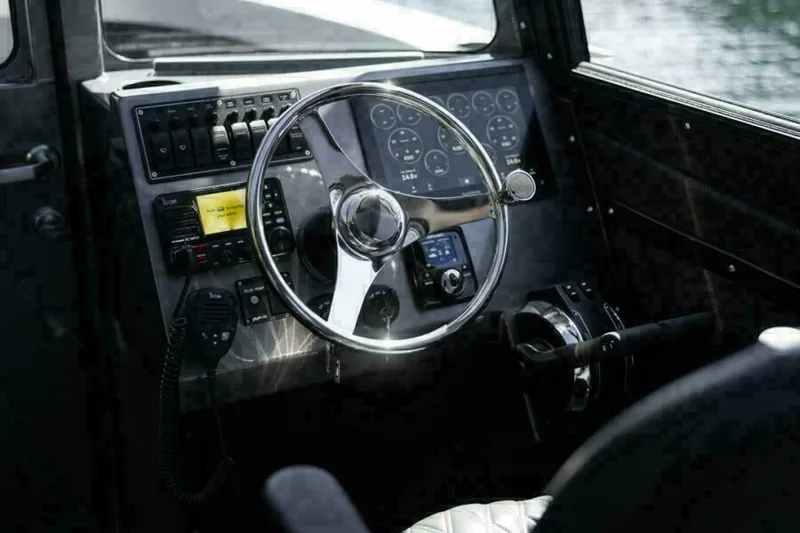 Slide: The Image of Jasper Marine Defender 22 - Storm Bow 2026 - 5304915