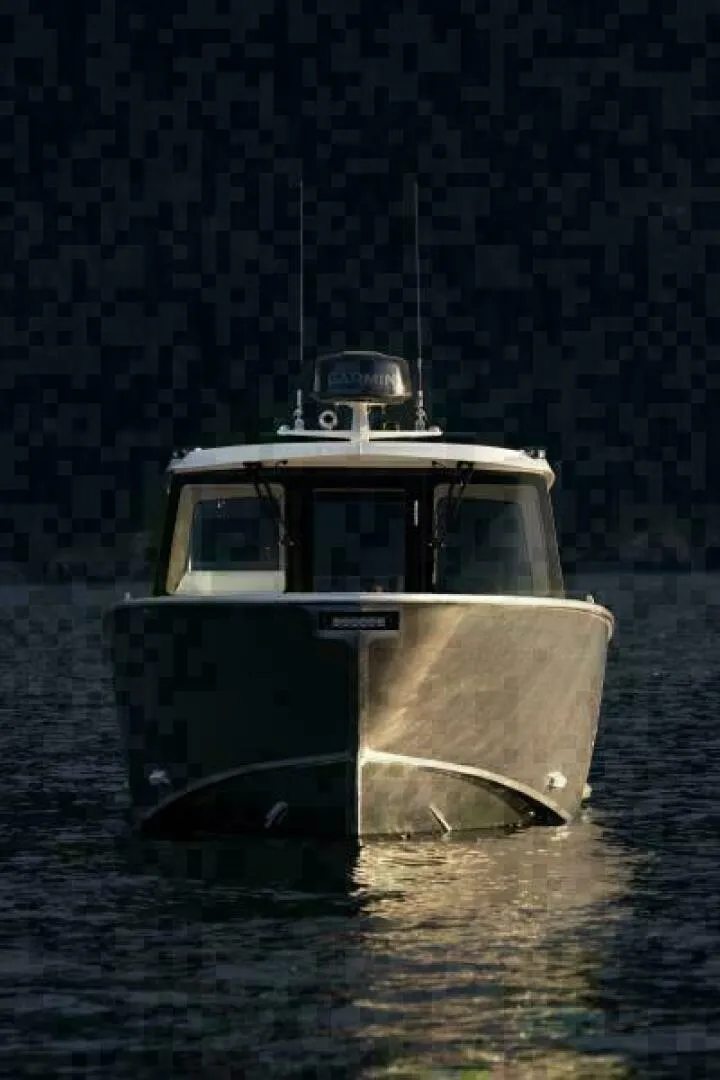 Slide: The Image of Integrated spot light in bow hull - 5305142