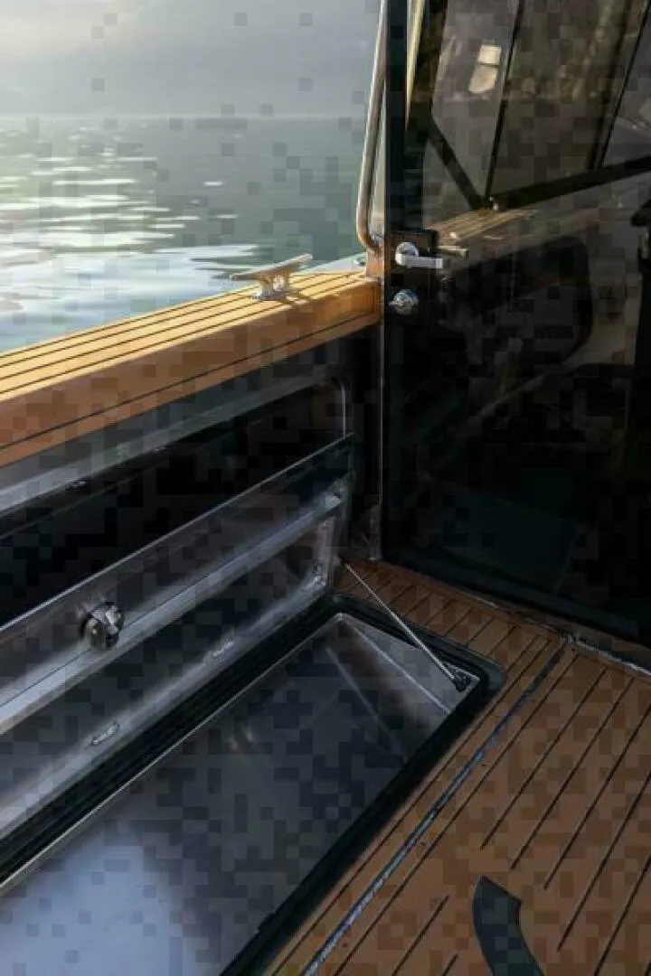 Slide: The Image of Ice Chest with Option of Fish box with pumpout - 5305234