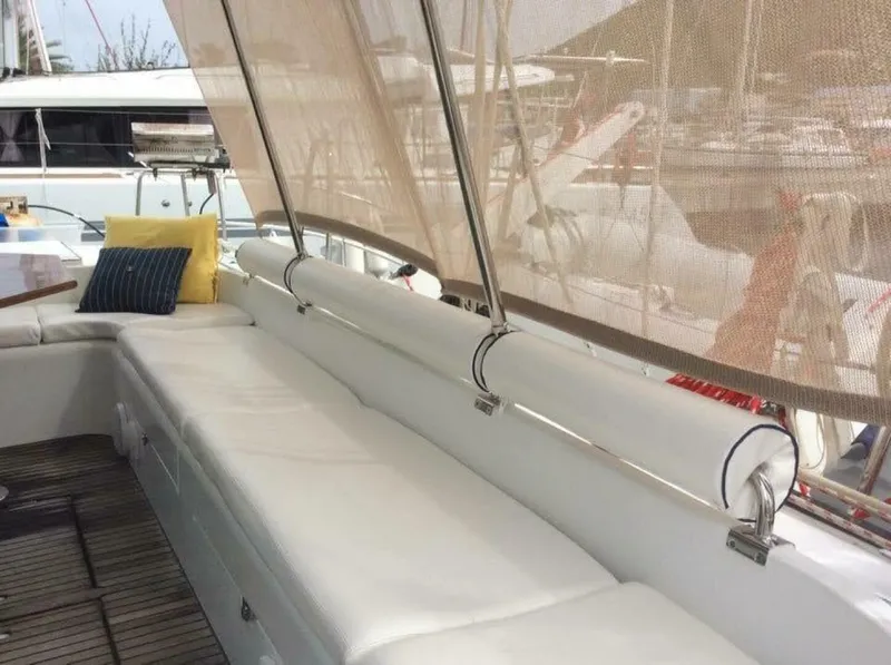 Slide: The Image of 2002 Lagoon 470 Owner Version For Sale Cockpit Aft Seating - 5305531