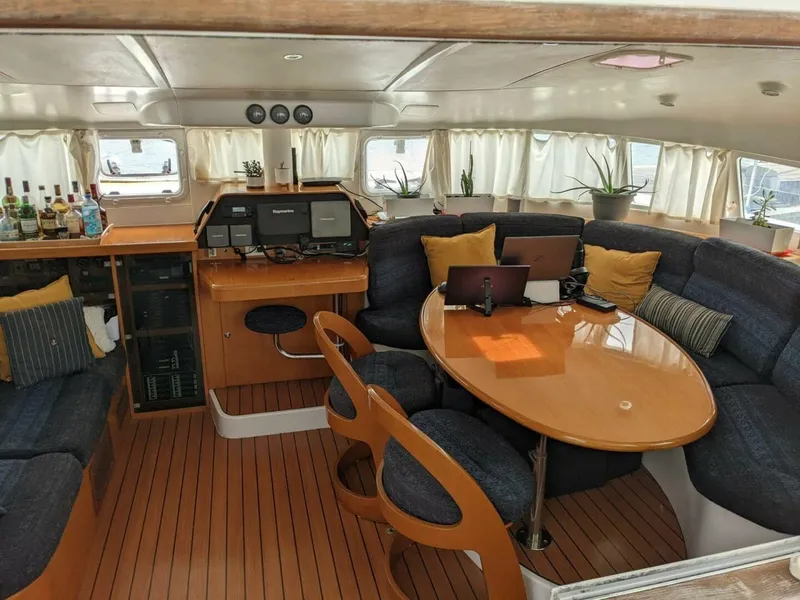 Slide: The Image of 2002 Lagoon 470 Owner Version For Sale Saloon - 5305543
