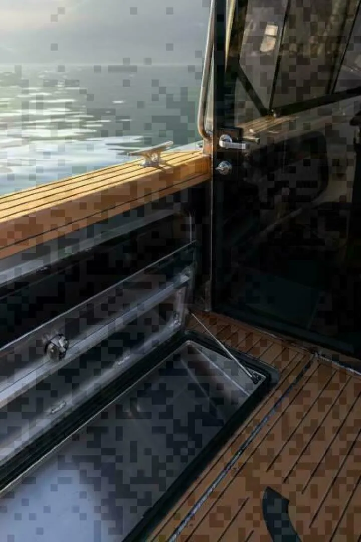 Slide: The Image of Ice Chest with Option of Fish box with pumpout - 5305516