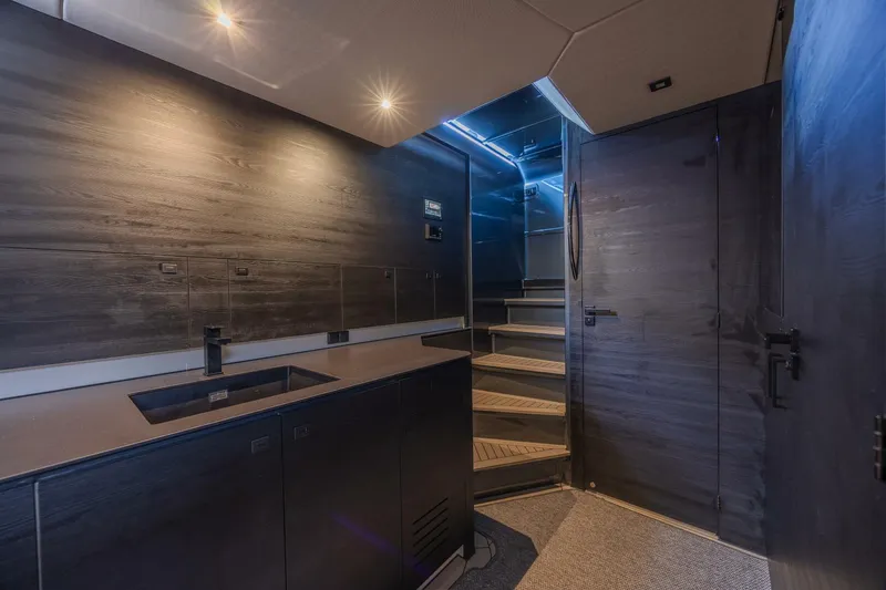 Slide: The Image of Vanquish VQ58 2023 - 5377730