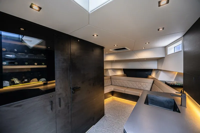 Slide: The Image of Vanquish VQ58 2023 - 5377765